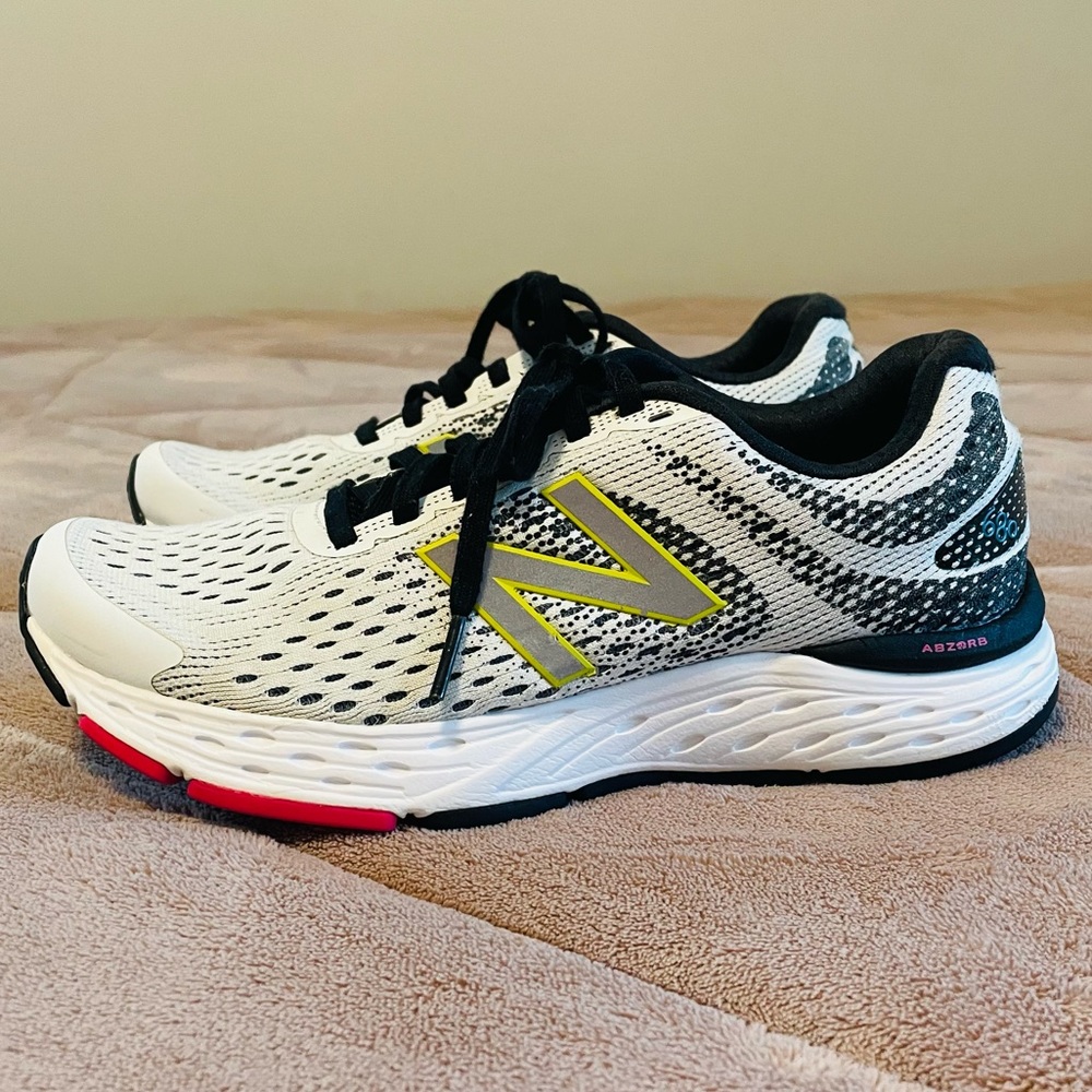 SOLD- New Balance Size 7